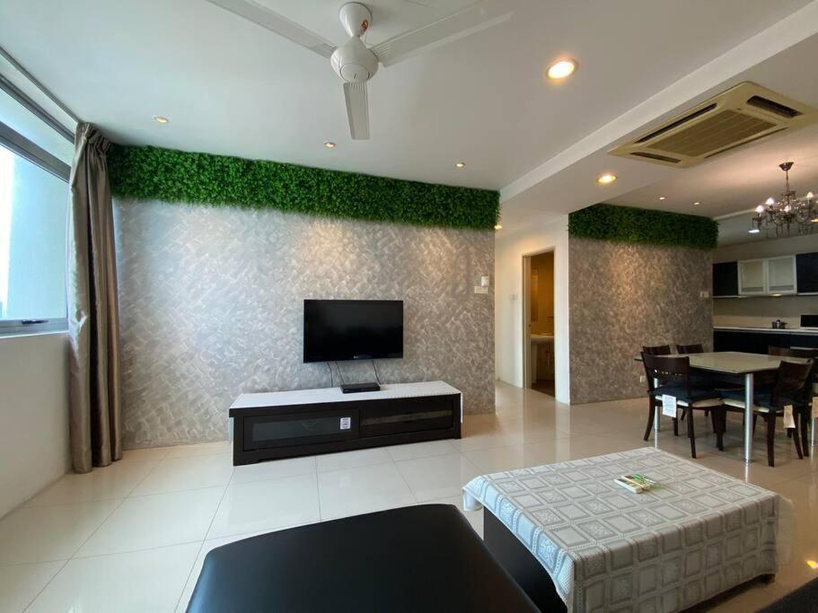 Spacious 3R,2R,Studio 5Min Walk To Time Square,Lalaport, Pool,Gym,Wifi Apartment Kuala Lumpur Exterior photo
