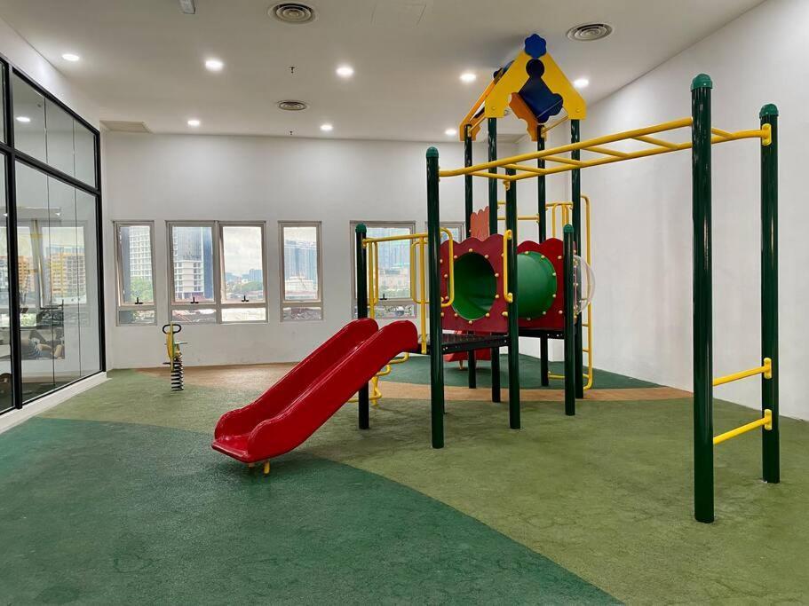Spacious 3R,2R,Studio 5Min Walk To Time Square,Lalaport, Pool,Gym,Wifi Apartment Kuala Lumpur Exterior photo
