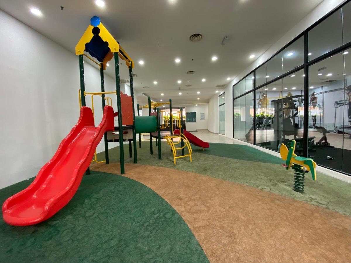 Spacious 3R,2R,Studio 5Min Walk To Time Square,Lalaport, Pool,Gym,Wifi Apartment Kuala Lumpur Exterior photo